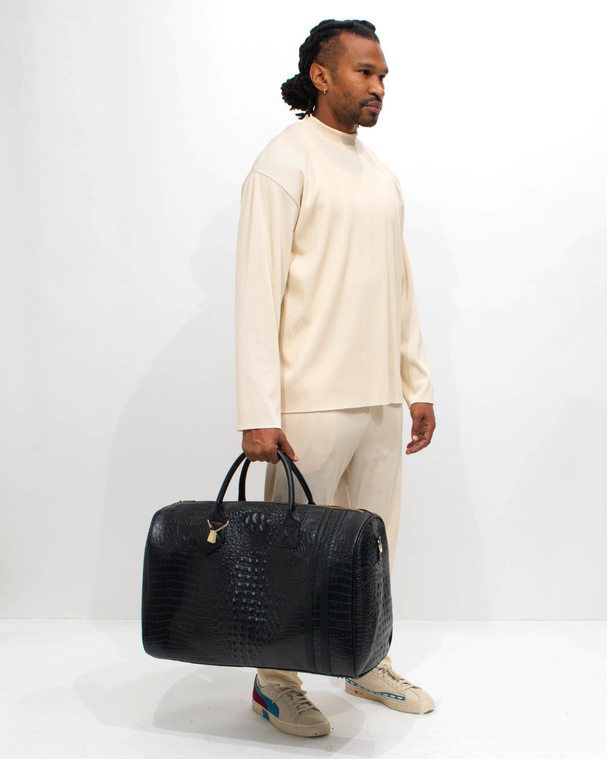 Classic Weekender Duffle Bag in Black