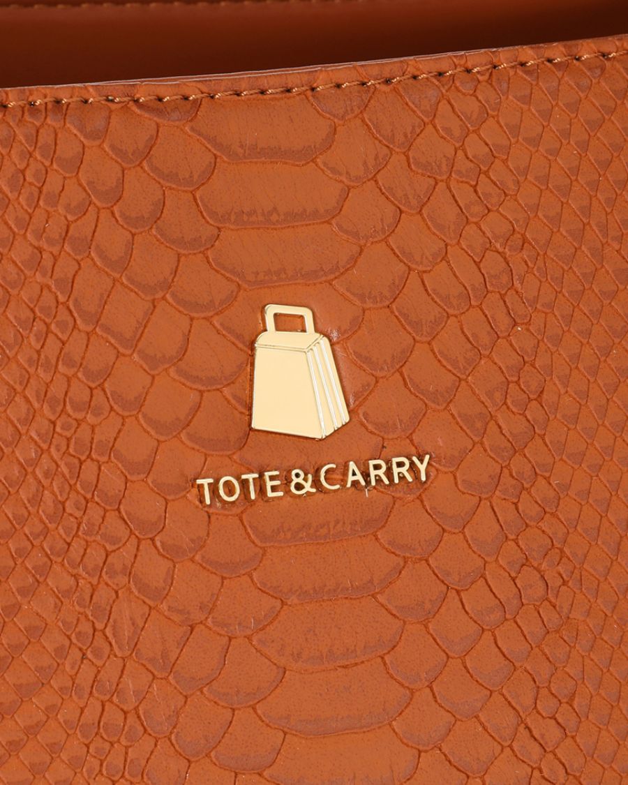 Signature City Tote Bag in Caramel