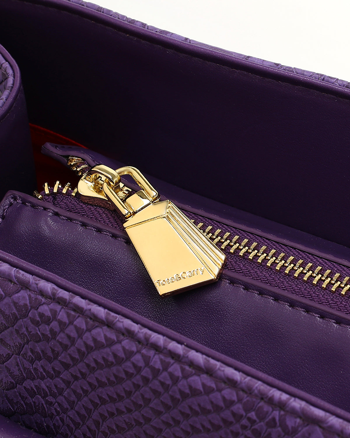 Signature City Tote Bag in Purple